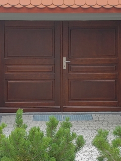 duża brama drewniana, brama garażowa drewniana