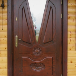 drzwi zewnętrzne, drzwi zewnętrzne drewniane, drzwi rzeźbione, drzwi ze zdobieniami, drzwi wejściowe z szybą, drzwi wejściowe z drewna