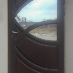 drzwi zewnętrzne, drzwi zewnętrzne rzeźbione, drzwi drewniane rzeźbione., drewniane drzwi, drewniane drzwi zewnętrzne, drzwi wejściowe z okienkiem, drzwi wejsciowe z oknem