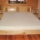 duże łóżko drewniane, duże łóżko na wymiar, łóżko z drewna, drewniana rama do łóżka, łóżko z zagłówkiem, sypialnia w drewnie