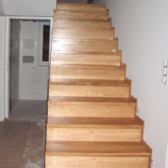 schody klasyczne, klasyczne schody drewniane, schody z drewna