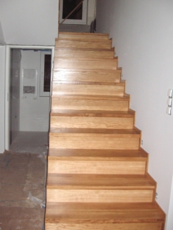 schody klasyczne, klasyczne schody drewniane, schody z drewna