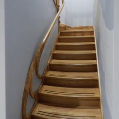 schody klasyczne, schody wewnętrzne, drewniane schody z balustradą, schody z drewna, schody balustrada, schody drewniane ozdobne