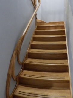 schody klasyczne, schody wewnętrzne, drewniane schody z balustradą, schody z drewna, schody balustrada, schody drewniane ozdobne