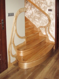 schody klasyczne, schody wewnętrzne, drewniane schody z balustradą, schody z drewna, schody balustrada, schody drewniane