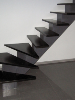 nowoczesne schody, schody drewniane nowoczesne, czarne schody