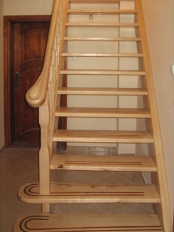 schody policzkowe, drewniane schody, schody na wymiar, schody policzkowe konstrukcja, drewniane schody z balustradą