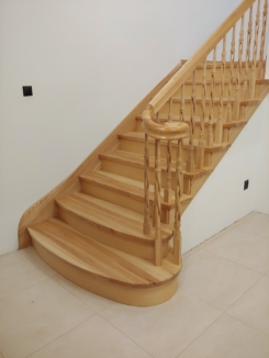 stylowe schody drewniane, schody na wymiar, schody z drewna projekt, schody z drewna stolarz, schody z poręczą drewniane